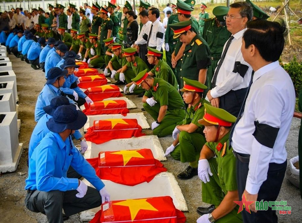 Kiên Giang truy điệu, an táng 27 hài cốt liệt sĩ

​